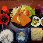 纒 - アジフライ定食