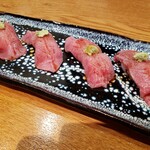 寿司はアラカルトで 寿し長 栄 - 肉がとろけます！