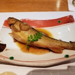 寿司はアラカルトで 寿し長 栄 - 鮎は骨まで柔らかい！