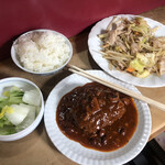 おふくろ - 2021/12/23
野菜炒め定食 750円
煮込ハンバーグ 単品 450円