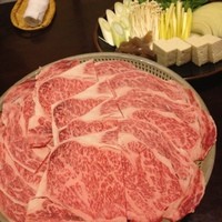 ざくろ 銀座店 - さぁこれから厚切りの肉を焼いていきま～す♪