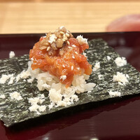 築地 すし Omakase - トロといぶりがっこ　山わさび