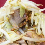 ラーメン二郎 - 豚の厚み