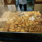 丸健水産 - おでんがいい感じで煮えてます