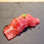 Nigiri of lean Japanese black beef (1 piece)