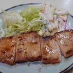 Tachinomi Sutando Sanraku - 豚ロース焼肉 サラダ付き 320円