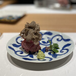 肉割烹 岡田前 - 神戸牛タンのタン中刺身とヒマラヤ冬トリュフ