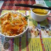 Ajiandainingu Shiwani - セットのサラダとサービスのスープ。
