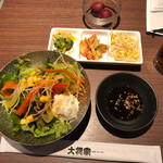 Tokusen Wagyuudaishougun - セットのサラダとナムル