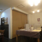 まめのき - シンプルな店内