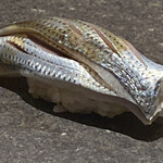 くるますし - 江戸前の定番であるコハダ　塩とお酢でシメている