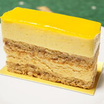 パティスリー イル・プルー・シュル・ラ・セーヌ - ヘーゼルナッツとみかんのムース