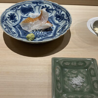 くるますし - 白身魚専用の塩を付けていただく