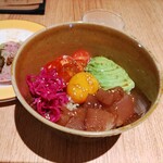 Valo - マグロとアボカドのポキボウル