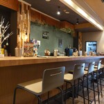 Valo - カウンター、クリスマスの飾りつけがしてます