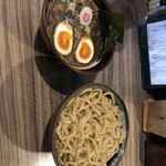 Menya Hanabusa - 特製つけ麺 1000円。中盛り 375g 100円