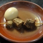 椅子のある立ち呑み つるつるいっぱい - 玉子120円＆和牛すじ串200円　※2012年12月