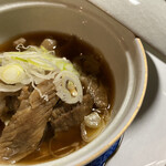 藤しげ - 一点グッと濃い味のすじ肉　メリハリついて日本酒が恋しくなります