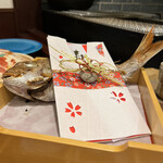茂幸 - その個室をご利用の方のお食い初めのおめで鯛！特別に撮らせてもらっちゃいました