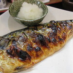 となりの食堂 - 旨そうな焦げ具合　身も脂がのってしっとり