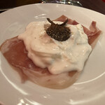 ロティスリー アルティザン - モツァレラと生ハムとトリュフ