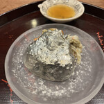 茂幸 - 私だけお遊びで、と言ってこうやって出してくださいました。上に乗るは蟹の甲羅の型を取って錫でわざわざ作ったものだそうで！使い道！笑