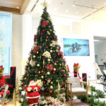 Kafe I Chi Hachi Hachi Roku Atto Bosshu - 大きなクリスマスツリーと大きなバイク