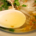 ヒダリマキ - 鶏肉フォー　スープアップ（ピンぼけ）