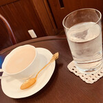 コーヒー&デニッシュ フーフー - ¥480- チャイ