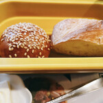 ブラッスリー それいゆ - ランチセットのパン