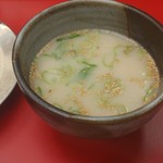 山岡家 金沢森戸店 - チャーハンについてくるスープ