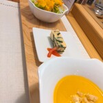 Bistrot saen - サラダ、ほうれん草とキノコのシュブリック、パンプキンスープ