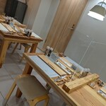 Bistrot saen - テーブル席3つ