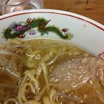 ラーメン二郎 - 表面に脂膜