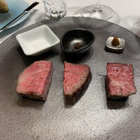 スカイツリービューレストラン 簾 - 左から　栃木和牛　匠　ランプ、　栃木和牛　匠　フィレ、北海道和牛熟成肉