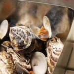 Soulmate Beach - 大人気のガンガン焼き！宮城産カキ＆千葉産ホンビノス貝