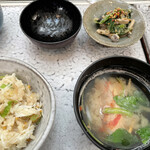 日本料理 TOBIUME - 御飯と海老頭の味噌汁　美味しいはずです