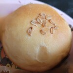 薪火石窯パン工房 アウビング - 焼きいもカスタードクリームパン