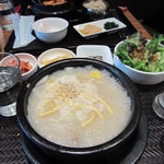 コリアンオーガニック ナビ - タクハンマリ(コラーゲンたっぷり鶏一匹鍋)￥1.100