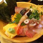 うみからそらへ - ７種の海鮮丼 リバースアングル