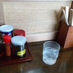 とらや分店 村田や - カウンター席上の調味料他達！