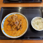 丸亀製麺 - トマたまカレーうどん 豚肉のせ 890円