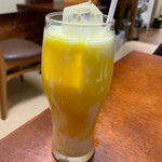 RAI - ノンベジタブルセット　1,100円　のソフトドリンク（マンゴーラッシー）