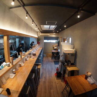 清潔な店内で快適にお食事頂けます。女性お一人様、ご家族◎