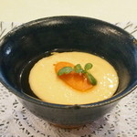 トゥ・ラ・ジョア - 一生忘れられない料理その３．からすみのふわふわムース（鰹出汁に浮いたムースを口に入れた瞬間は舌の両側に鯛の味、１秒しないうちに喉の奥に強烈なからすみの風味がする絶品：１２月）