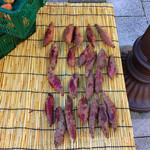 坂本商店 - 店先では、干しいもや