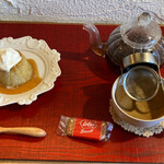 カフェ ネスト - さつまいものプリンとポットサービスの紅茶
