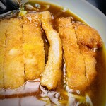 みすゞ庵 - カツの厚さは薄く見えるが食べ応えがあり量も満足。出汁に浸かっても衣がダレないのが凄い。