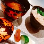 日比谷 モンシェルトントン - ガーリックライス、味噌汁、香の物