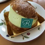 Patisserie Ravi - マリトッツォ（ピスタチオ）　430円